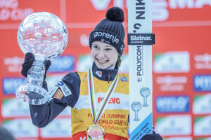 Nika Prevc sichert sich mit Sieg in Lahti die große Kristallkugel
