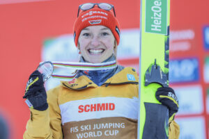 Katharina Schmid: „Ich freue mich für die ganzen Mädels, dass sie die Vierschanzentournee genießen dürfen“