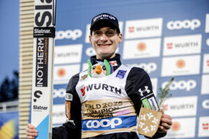 Domen Prevc siegt in Wisla knapp vor Philipp Raimund