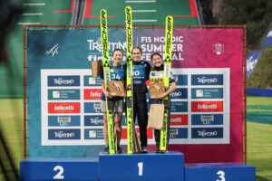 Anna Odine Stroem gewinnt umstrittenes Boykottspringen in Predazzo