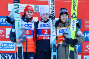 Nika Prevc siegt zum Auftakt der Two-Nights- Tour vor Selina Freitag