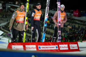 Domen Prevc führt zur Halbzeit