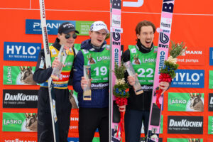 Lindvik siegt – Emotionaler Abschied für Stoch und Fettner