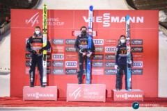 Karl Geiger (GER), Marius Lindvik (NOR), Cene Prevc (SLO); Willingen - Herren Einzel 30.01.22; Foto: Konstanze Schneider