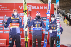 Karl Geiger (GER), Marius Lindvik (NOR), Cene Prevc (SLO); Willingen - Herren Einzel 30.01.22; Foto: Konstanze Schneider